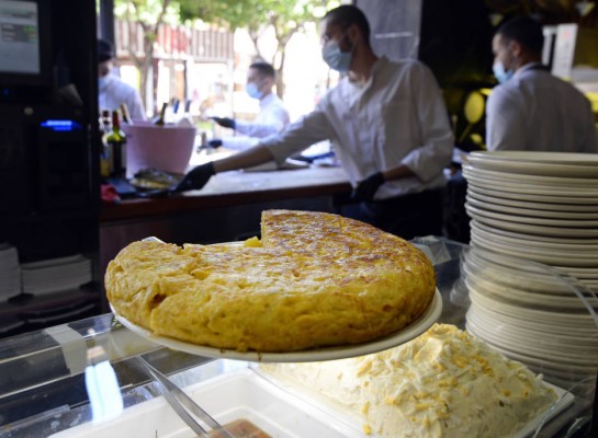 La hostelería murciana se reinventa: de dar de comer por turnos a mirar a Bizum como un amigo