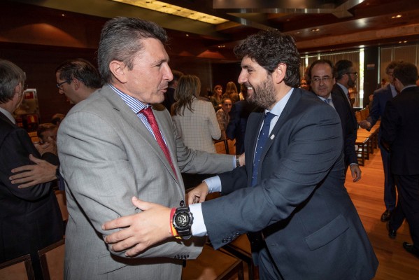 PP y Vox tras el órdago de Casado: condenados a entenderse en la Región... pero ya nada será igual
