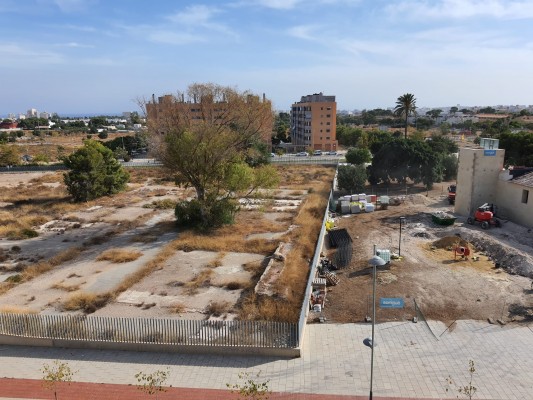 Sant Joan inicia el proceso para adecuar la parcela provisional que albergará el IES García Berlanga