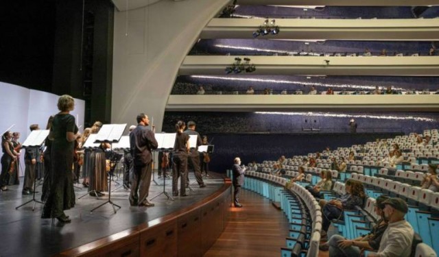 El Palau de les Arts vuelve a licitar la compra de pruebas PCR para su personal tras cancelar el concurso  