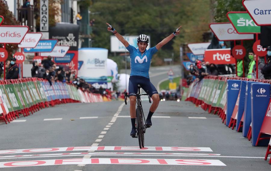 Soler remata una gran faena de Movistar en Navarra y Roglic sigue de rojo

