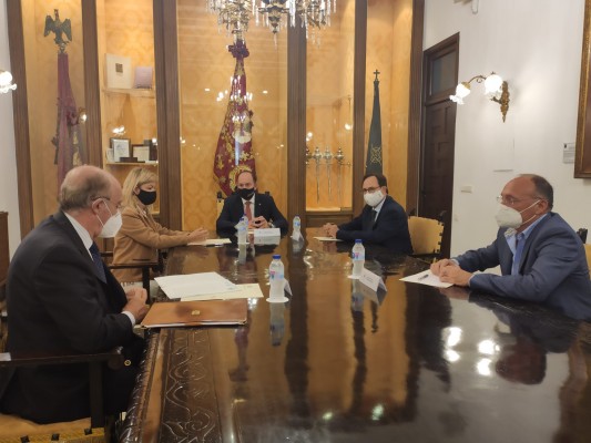 El Consell rubrica la compra de los juzgados de Orihuela: los cinco minutos que llegan 15 años tarde 