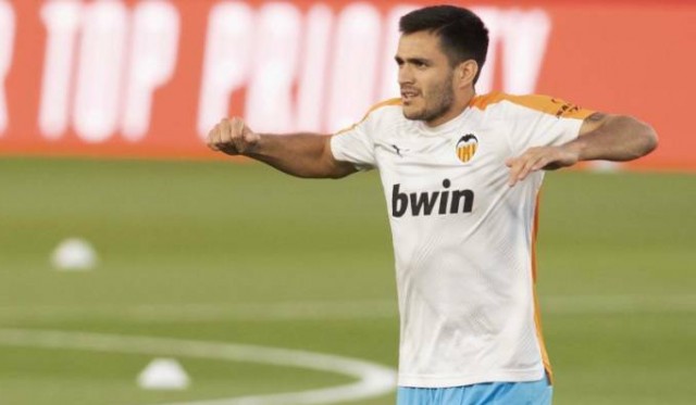 Maxi Gómez, duda ante el Elche por unas molestias