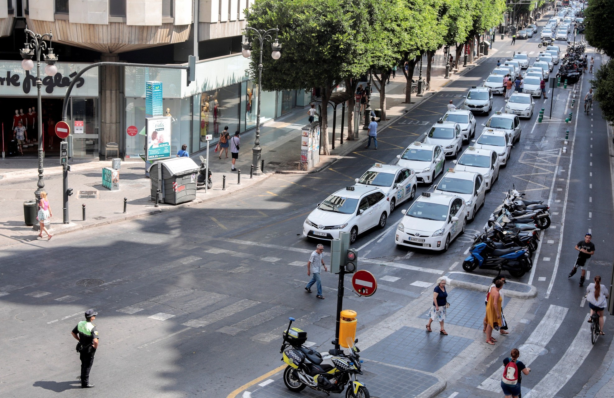 Un juez avala que la Generalitat denegara 200 licencias VTC a la misma empresa