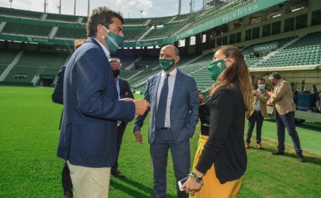 Visita institucional del presidente de la Diputación a los dirigentes y plantilla del Elche
