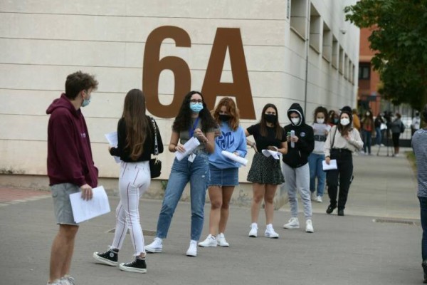 Los estudiantes de las fiestas del Galileo y el colegio se enfrentan a multas de hasta 30.000 euros