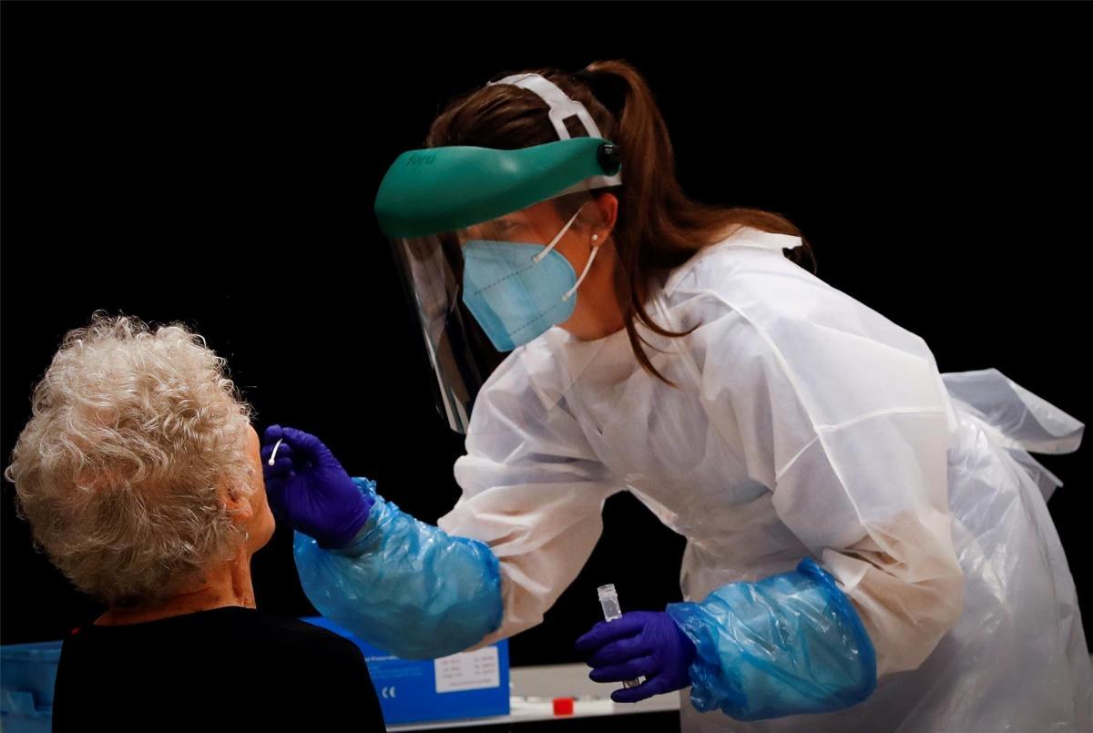 Los contagios en la Comunitat crecen hasta los 1.318, la cifra más alta de toda la pandemia