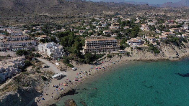 Más de 400 hogares y comercios de la zona norte de El Campello estrenan fibra óptica