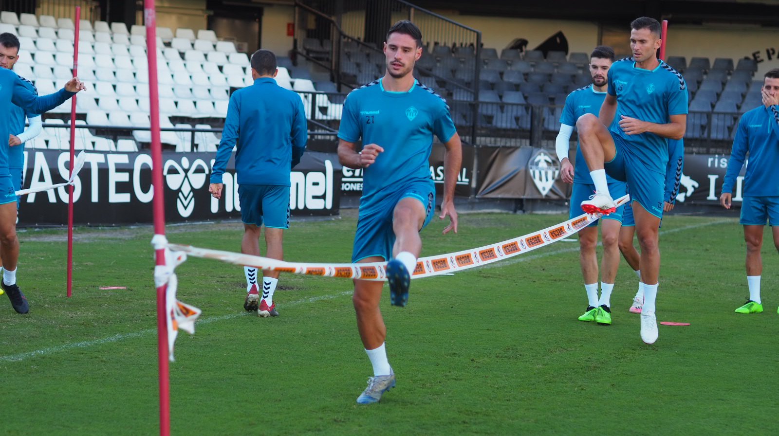 Jorge Fernández y Juanto Ortuño causan baja ante Las Palmas por molestias musculares
