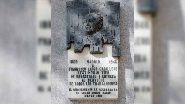 
Atacar la democracia a martillazos   
