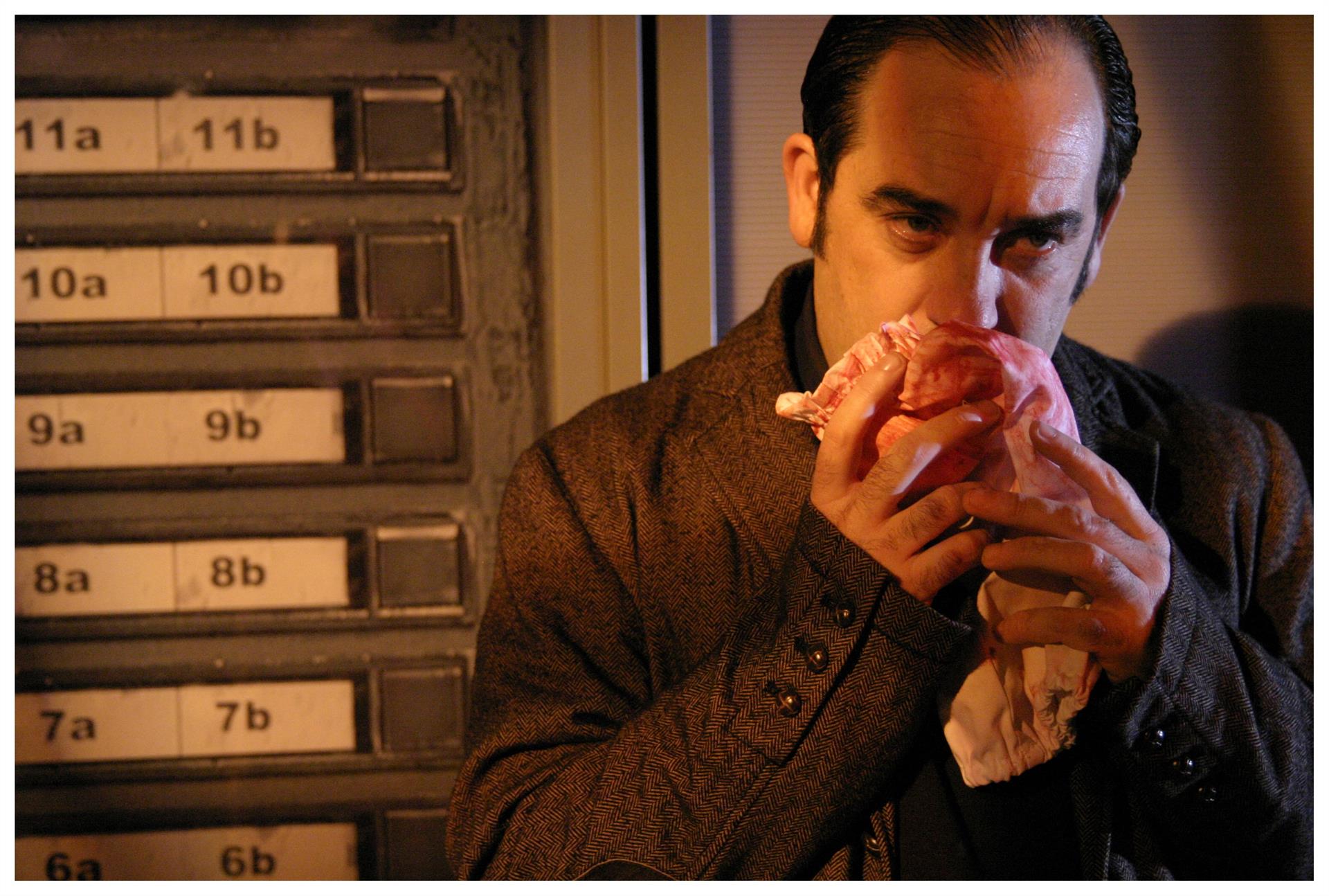 'Umbral' de Paco Zarzoso une en Sala Ultramar cinco historias en cinco espacios urbanos