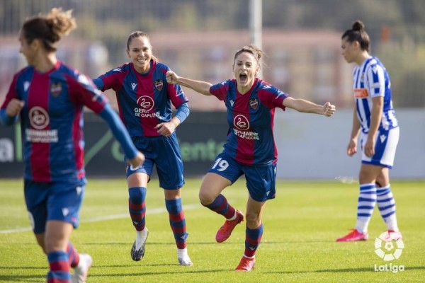 La levantinista Esther González reemplaza a Jenni Hermoso en la selección para el duelo ante Chequia