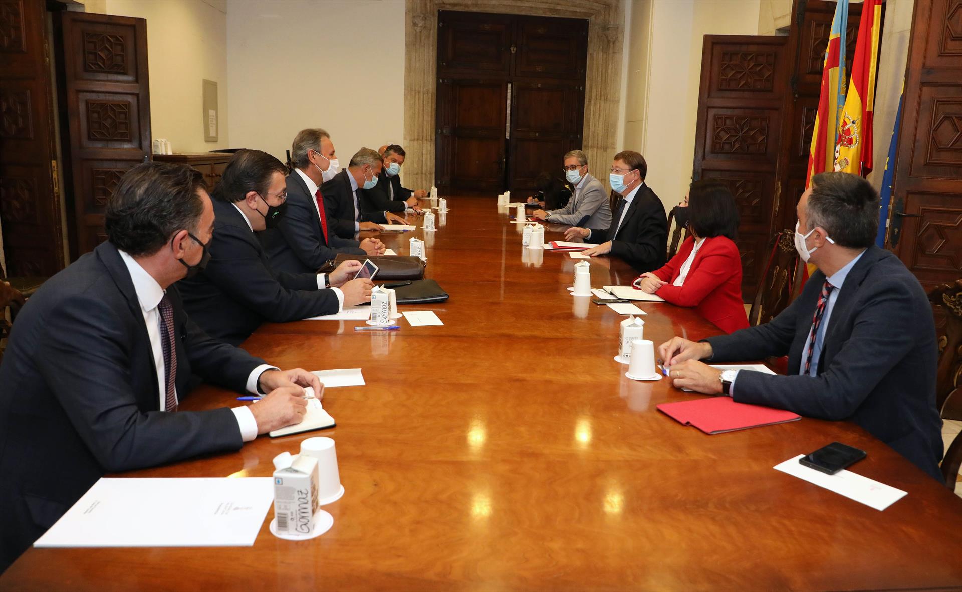 Reunión en la Generalitat Valenciana de Puig con el sector del transporte y la logística Foto: GVA - 