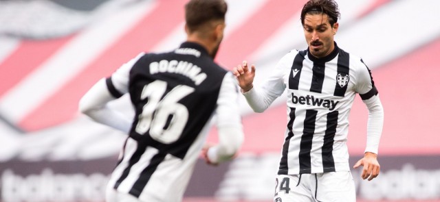 Campaña ya es el quinto jugador con más partidos del Levante en Primera