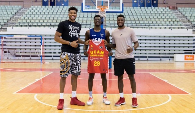 Alex Antekoumpo se sale con 28 puntos en su estreno con el filial del UCAM CB en la Liga EBA