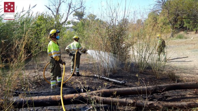Muere un bombero forestal mientras apagaba un incendio en Vila-real