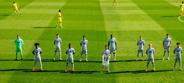 El Valencia homenajeó a Españeta con una camiseta con el dorsal 12
