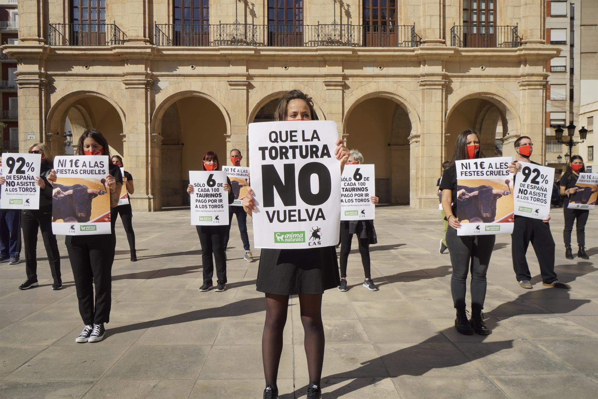 Colectivos animalistas exigen derivar subvenciones del sector taurino a 