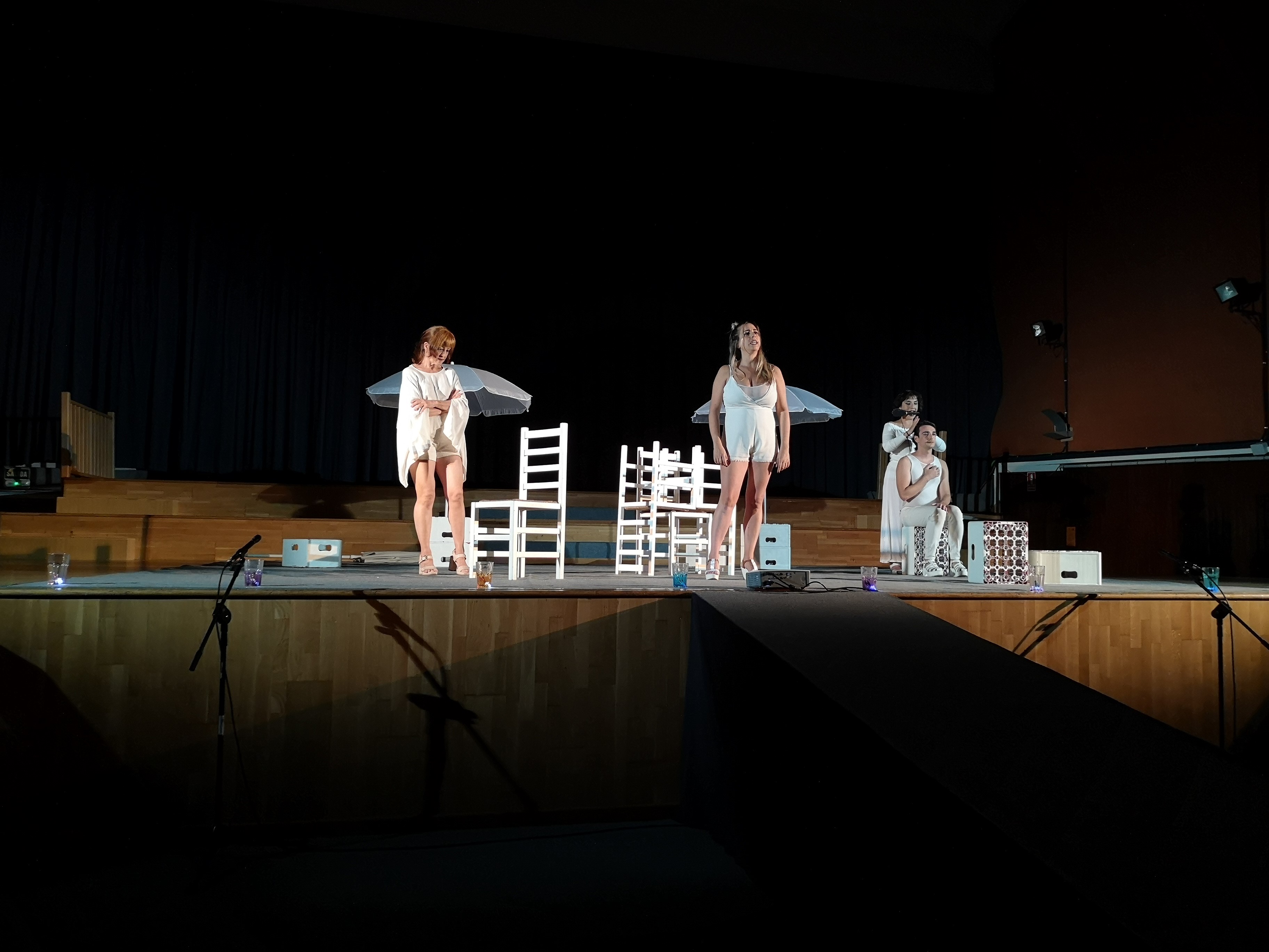 La obra 'Segarem ortigues amb els tacons' clausura la I Escuela de Igualdad de la Vall d'Uixò