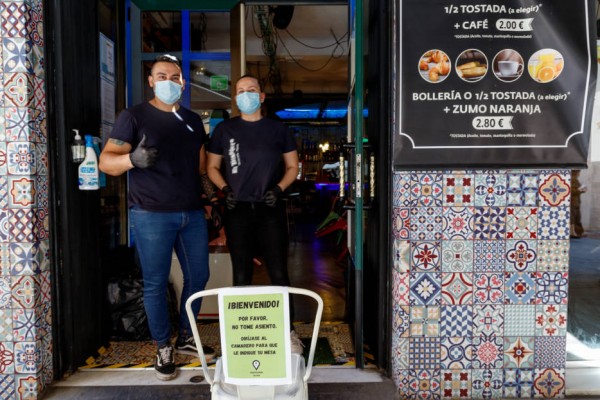 AETE pide a los ilicitanos que apoyen a la hostelería local ante las nuevas restricciones temporales

