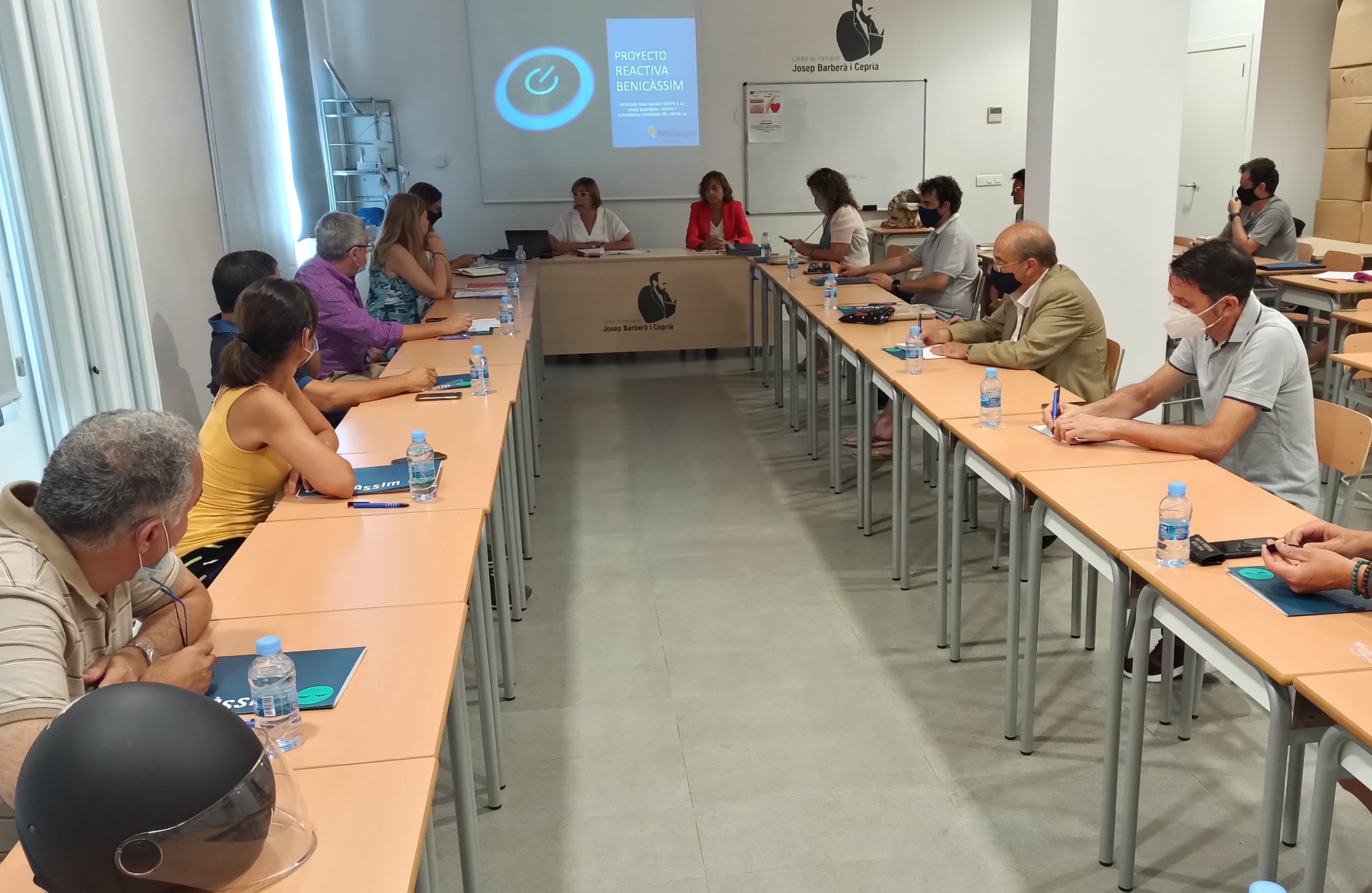 Benicàssim formaliza el primer pago  de las ayudas al tejido empresarial para hacer frente a la covid-19