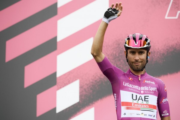 Ulissi vence en el Giro tras romper el grupo en el muro de Calaone