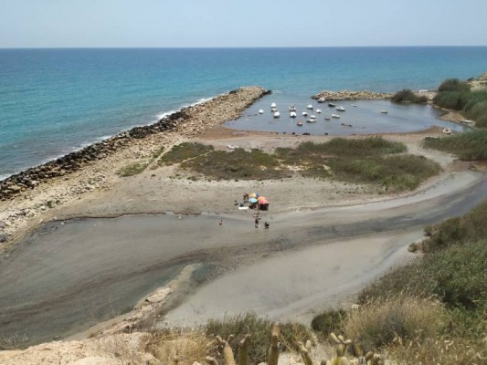 EU exige el cese de vertidos en Cala Baeza y pide responsabilidad a las administraciones
