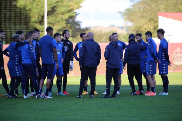 El Lugo retrasa su viaje a Castelló por un posible positivo en covid-19 de un jugador de su filial