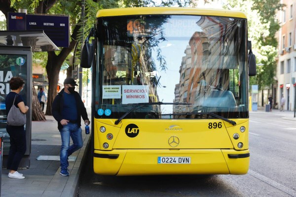 La huelga de autobuses en Murcia continúa: horas de espera y un fin de semana sin apenas conexión con las pedanías