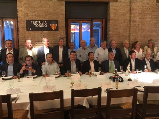 La Tertulia Torino pide apoyo a las instituciones y a la banca para el resurgir del Valencia