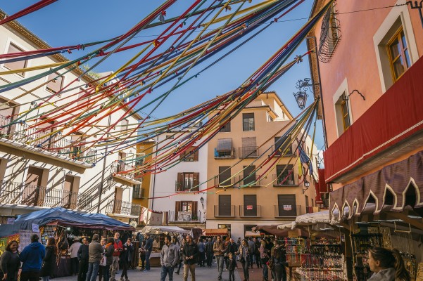La Fira de Cocentaina traslada la tradicional exposición de productos en la calle a los propios establecimientos