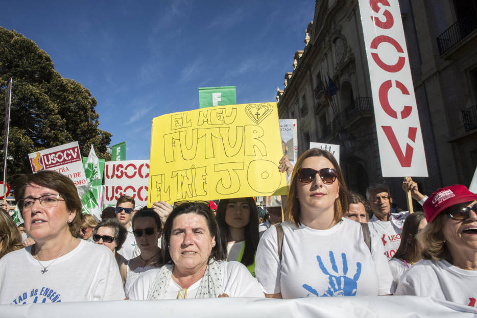 Manifestación del mes pasado contra la política educativa del Consell. Foto: EVA MÁÑEZ - 