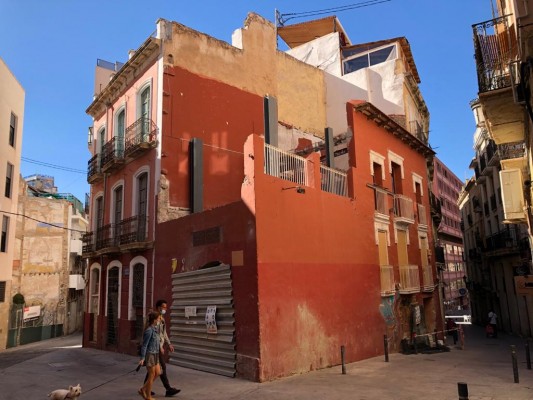Dos inversores extranjeros promueven otros dos bloques de pisos turísticos en el Centro de Alicante