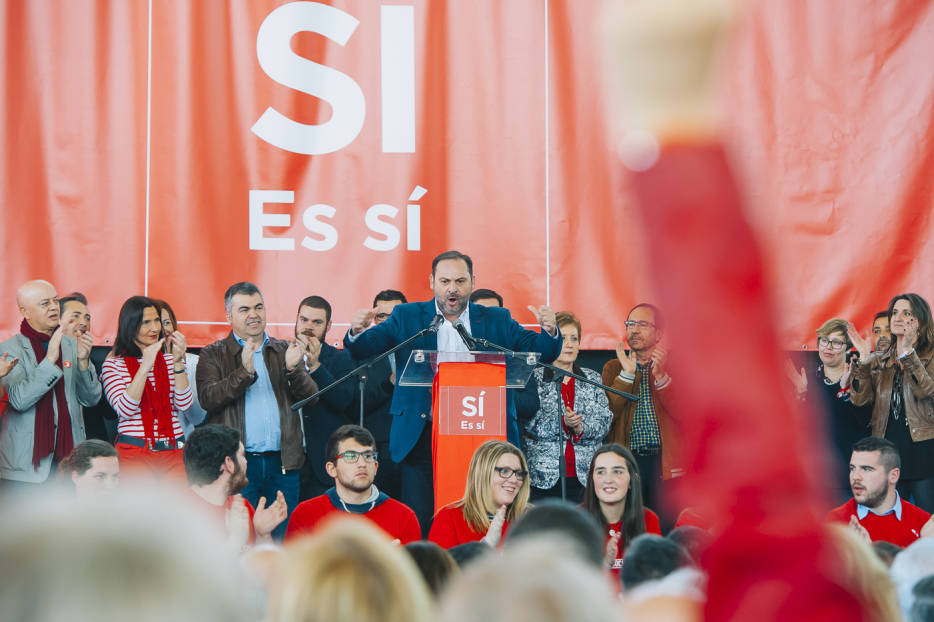 José Luis Ábalos durante un mitin de Pedro Sánchez en Burjassot. Foto: EVA MÁÑEZ - 