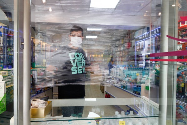 Alicante registra casi 300 nuevos contagios por coronavirus, 4 fallecimientos y 5 brotes más en Elche