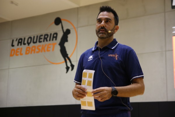 Jesús Ramírez: 