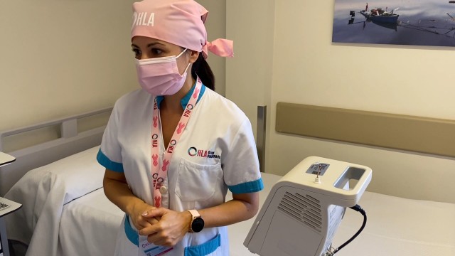 La Clínica HLA Vistahermosa se viste de rosa para luchar contra el cáncer de mama

