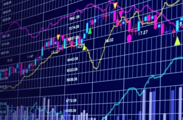 El Ibex 35 se lanza a por los 11.000 puntos en la apertura animado por las actas de la FED