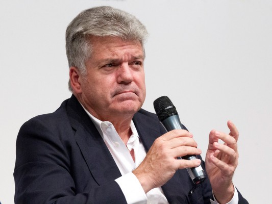 Juan Villalonga declara tener el 2,18% de una San José en 'stand by' en bolsa