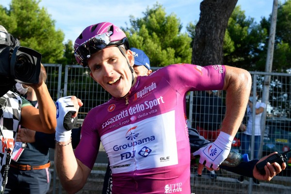 Arnaud Démare logra un 'póker rosa' ante Sagan en Rimini