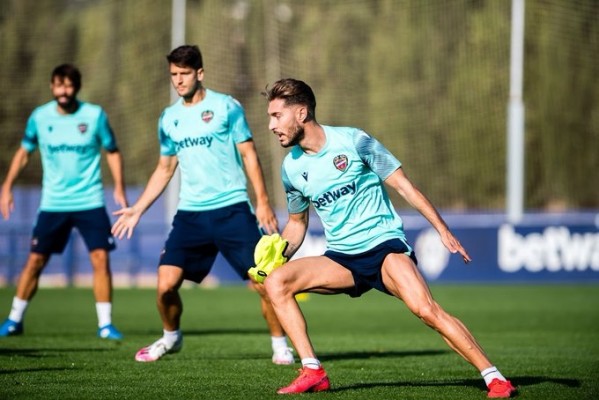 El Levante, ya sin Hernani, se entrena a la espera de sus cinco internacionales