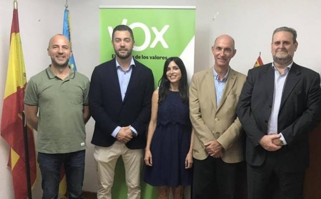 Miriam Turiel entra como diputada de Vox tras la segunda dimisión en un año