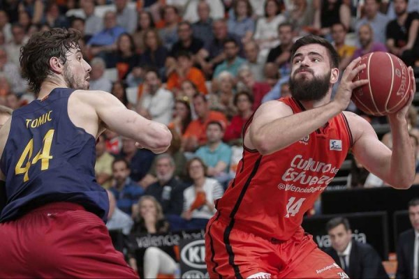 El Valencia Basket pierde en el Palau y tendrá que vencer en el tercer partido 