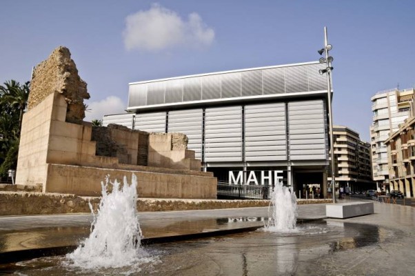 El MAHE y el MACE de Elche, listos para visitas guiadas: talleres, varios idiomas, tecnología y modo anticovid