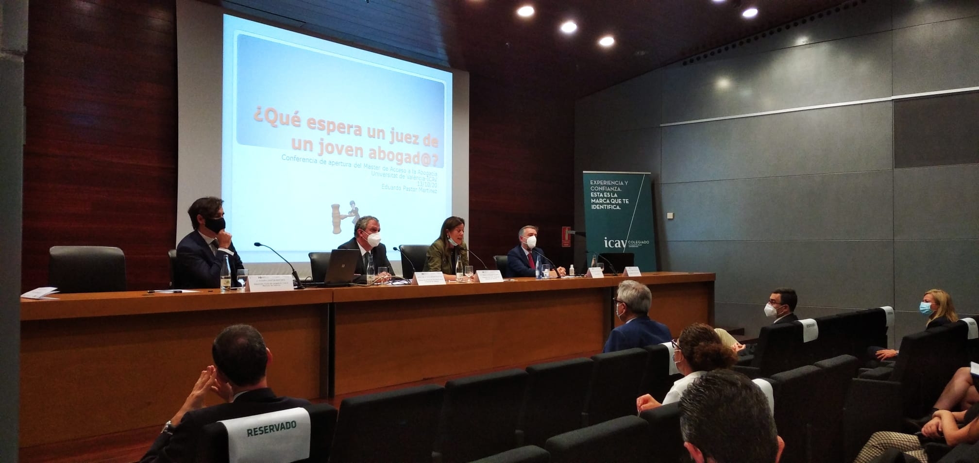 Imagen de la charla ofrecida este martes por el juez Eduardo Pastor. Foto: ICAV - 