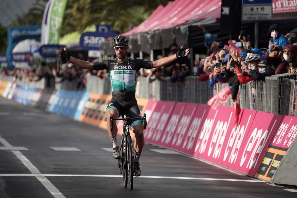 Sagan sella su anhelado primer triunfo en el Giro y Almeida sigue de rosa
