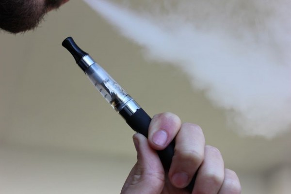 Un grupo de la UA patenta un cigarrillo que emite menos cantidad de productos tóxicos