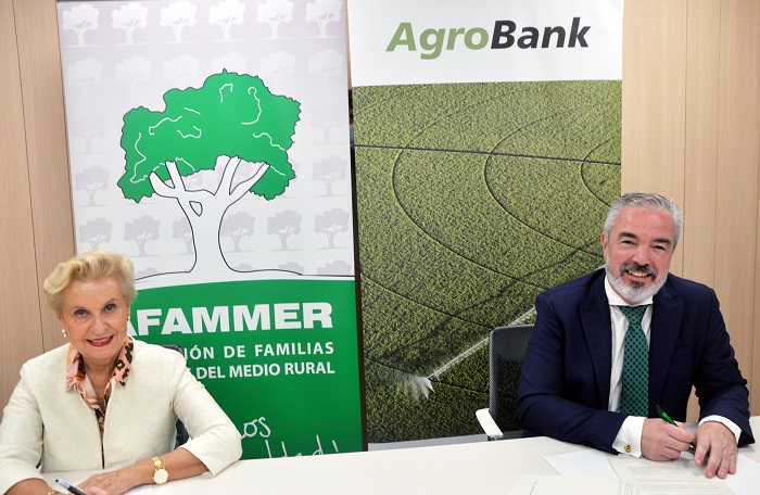 Carmen Quintanilla, directora de Afammer, y Carlos Seara, director de AgroBank - 
