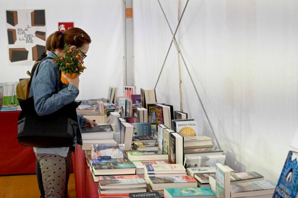  La Plaça del Llibre planta cara al present amb la creació d'una llibreria virtual
