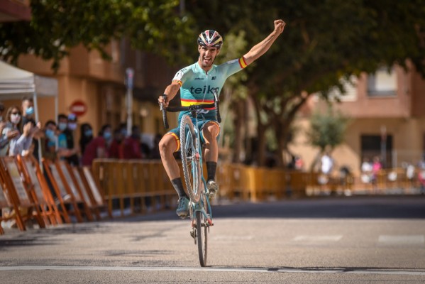 Felipe Orts gana el trofeo internacional 'Ciutat de Sueca' y es líder de la Copa de España de ciclocross